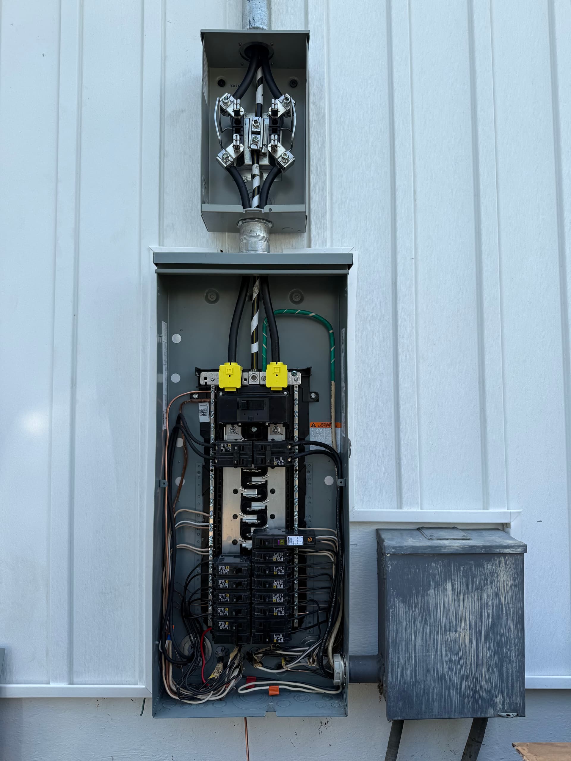 Gallery photos for Old Fuse Panel Gets a Full Electrical Service Replacement: Image #1