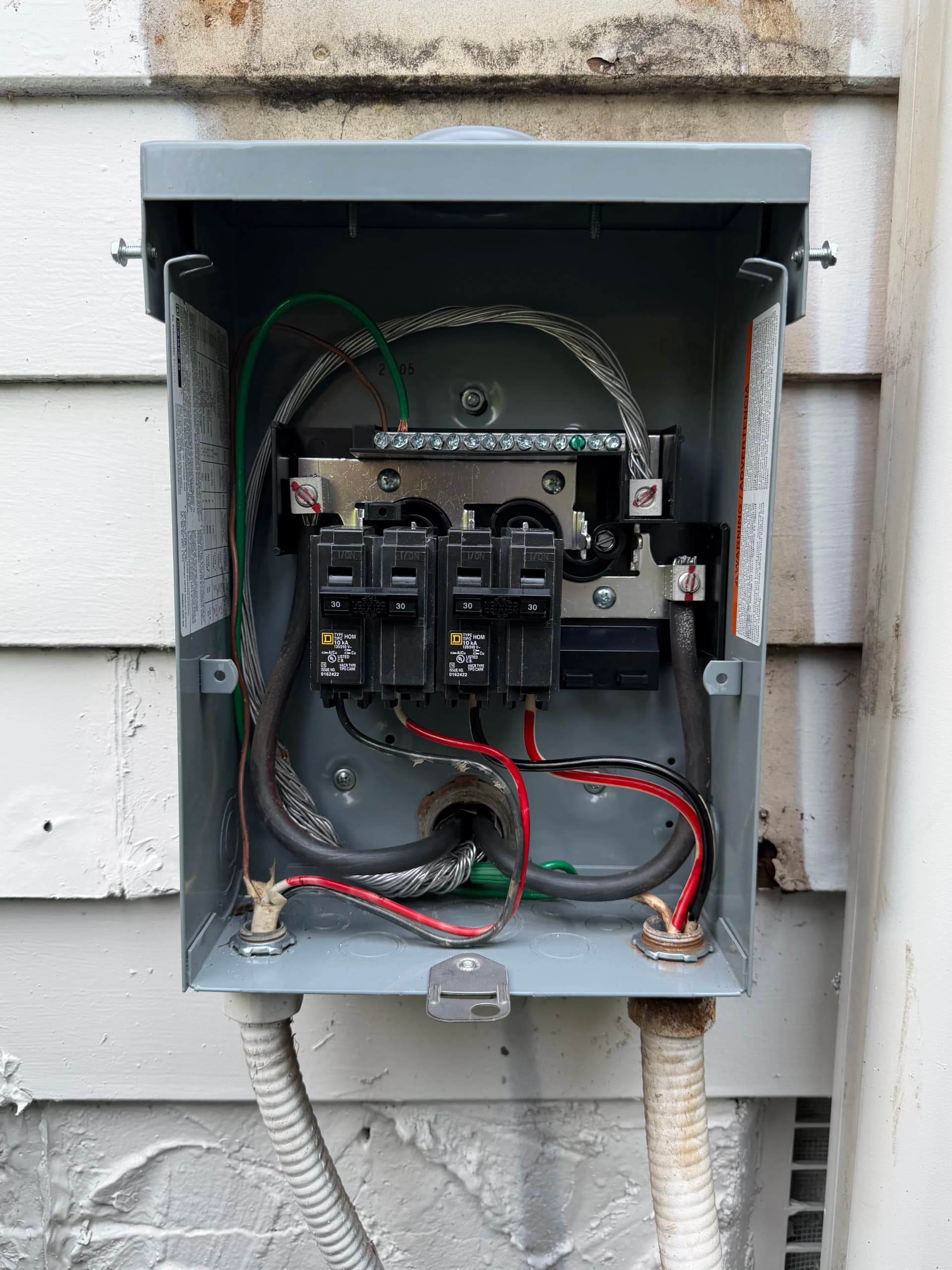 Gallery photos for Rusted FPE Sub-Panel Replaced With a Safe, Clean Square D Setup: Image #2