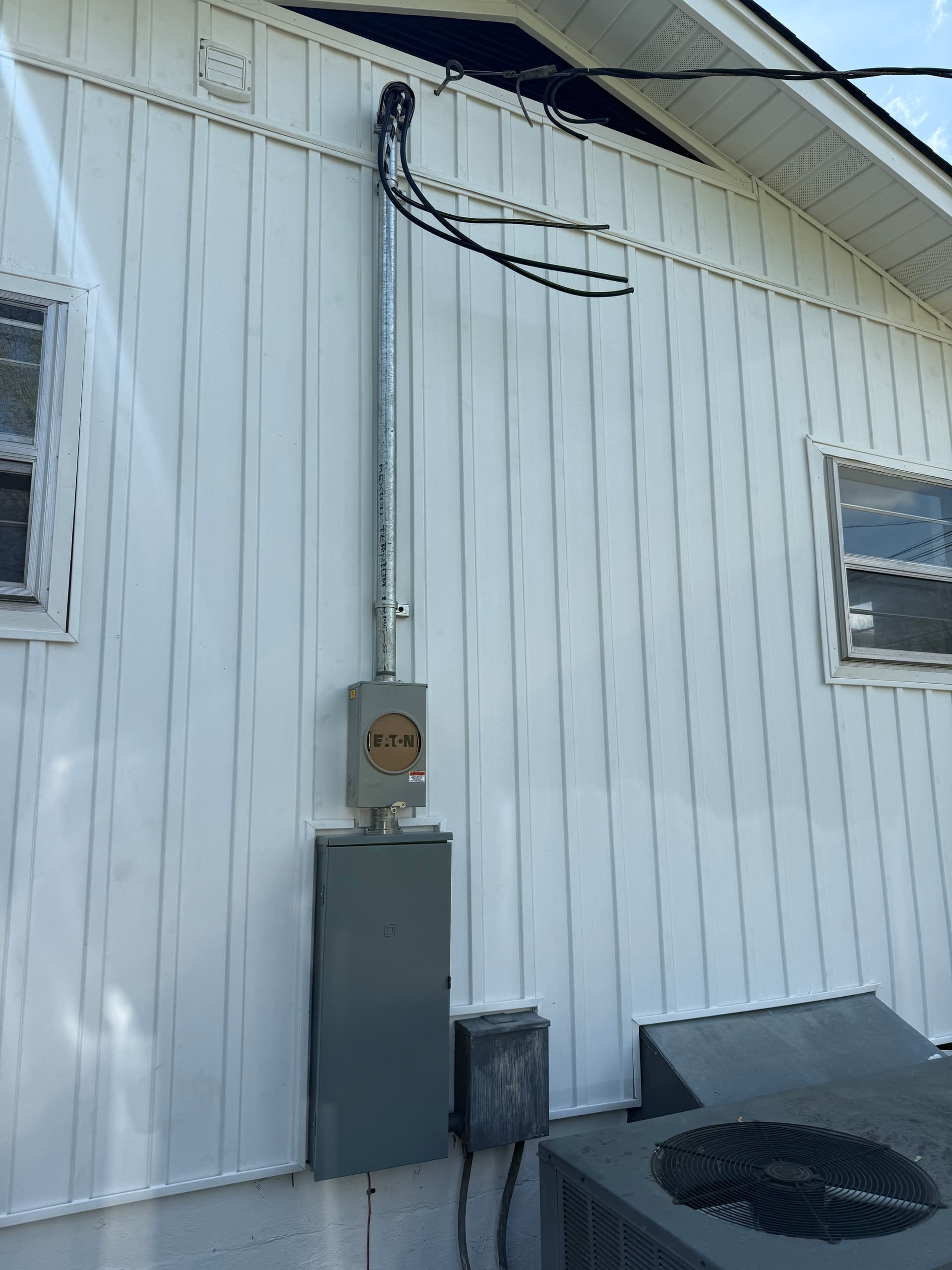 Gallery photos for Old Fuse Panel Gets a Full Electrical Service Replacement: Image #3