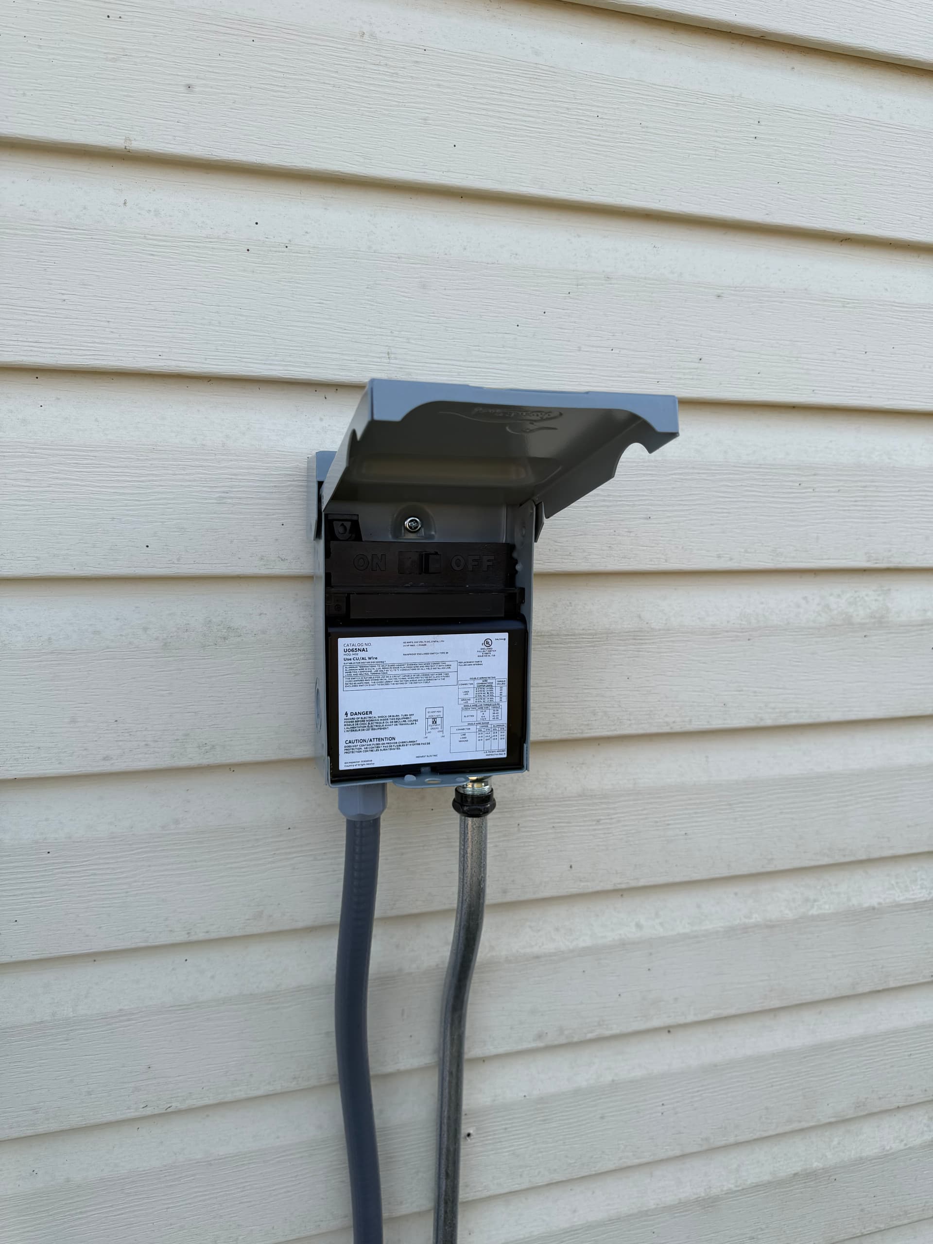 Gallery photos for Home Exterior Utility Setup for Reliable Power: Image #3