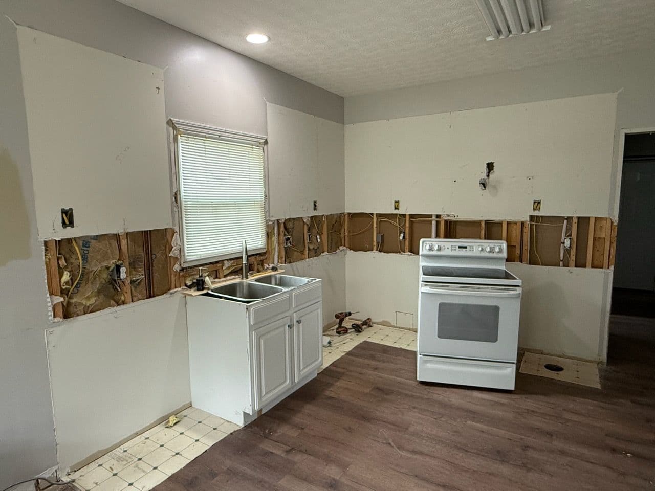 Brightening Up Powell's Kitchens with Our Expert Under Cabinet Lighting Installation
