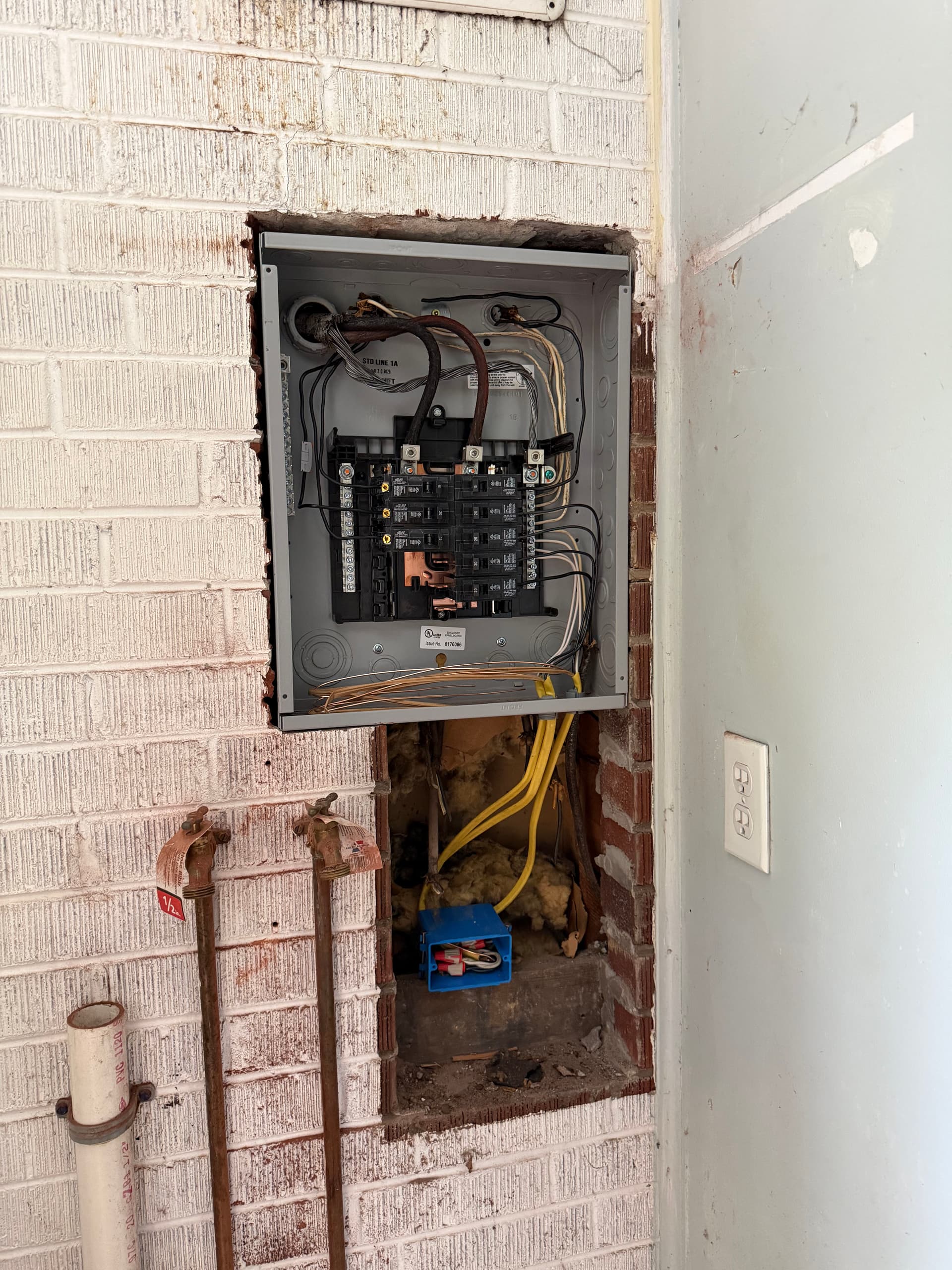 Gallery photos for Old Fuse Panel Replaced With a Modern Breaker Panel: Image #3