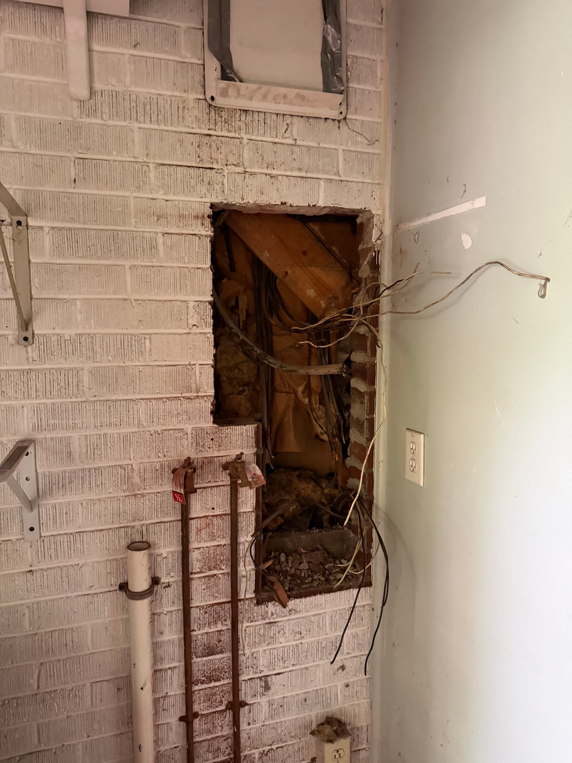 Gallery photos for Old Fuse Panel Replaced With a Modern Breaker Panel: Image #2