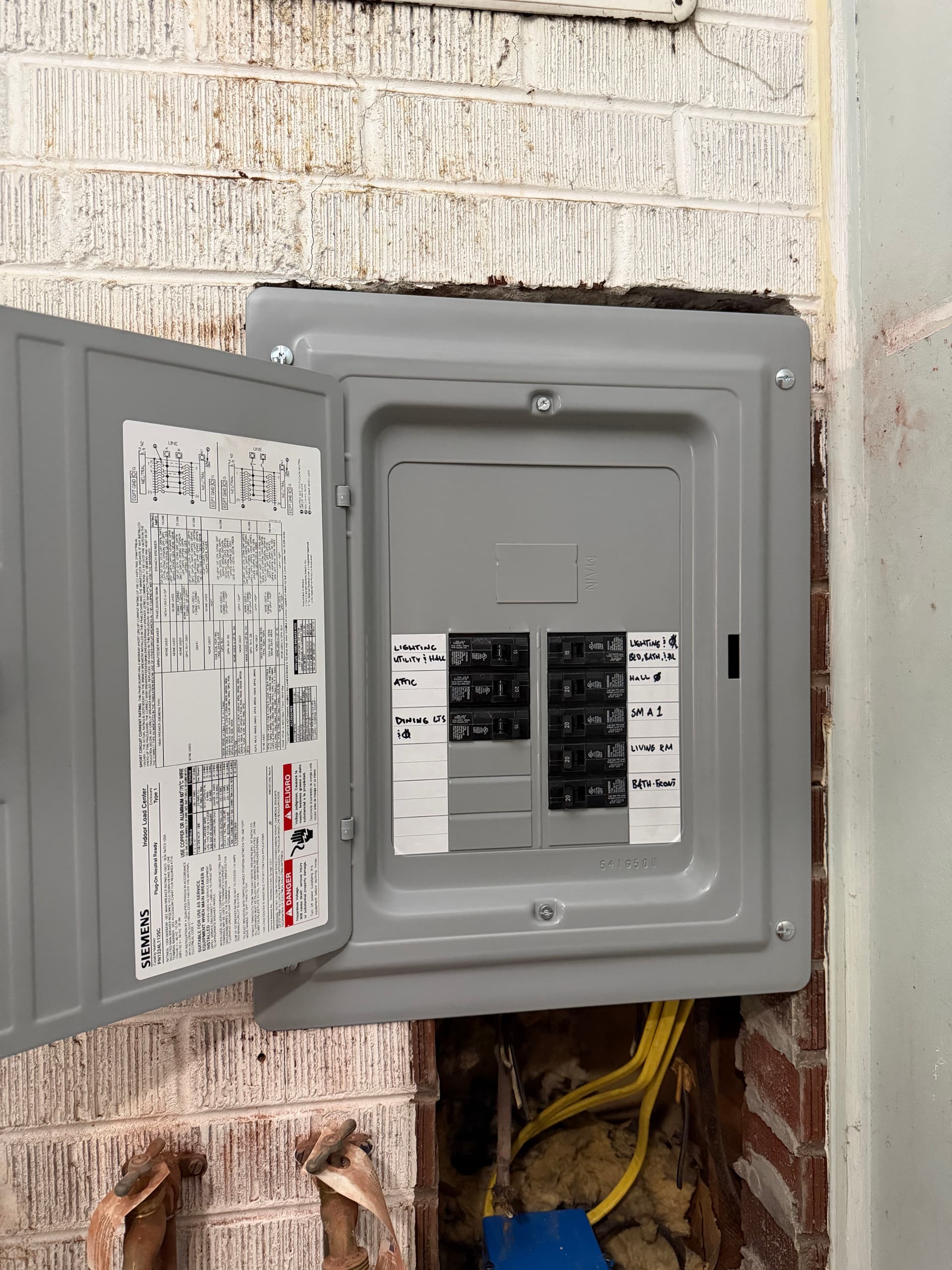 Gallery photos for Old Fuse Panel Replaced With a Modern Breaker Panel: Image #4